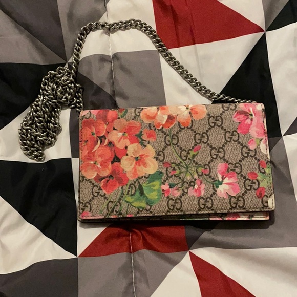 Gucci bloom wallet in chain. - Picture 1 of 4
